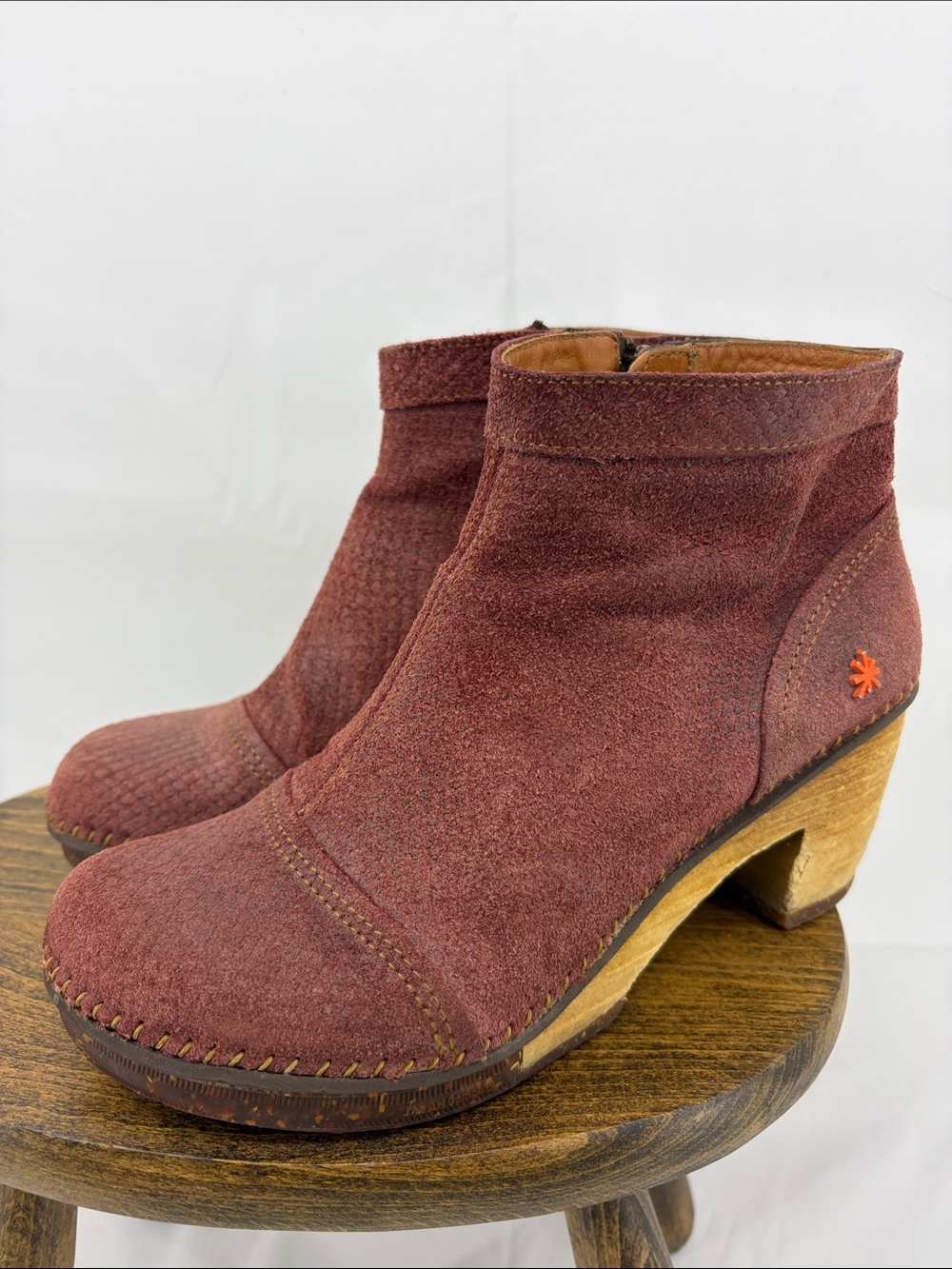 Vtg The Art Company Burgundy Textured Suede Chunky Wood Heels Side-Zip Boots, 38